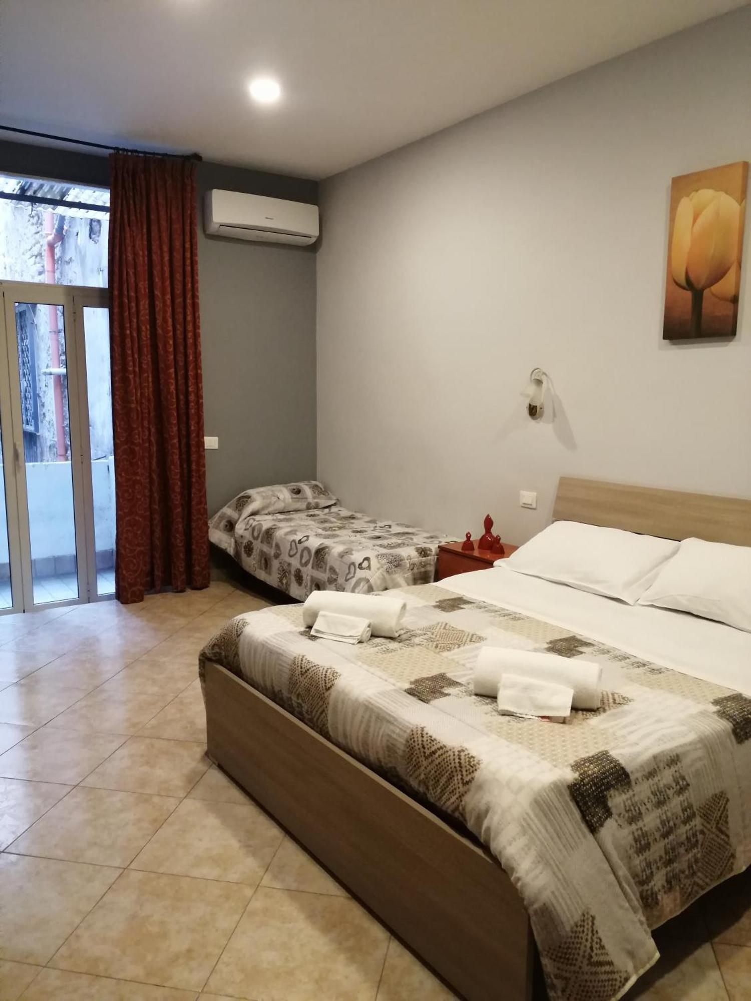 ホテル San Gaetano Bed ナポリ 部屋 写真